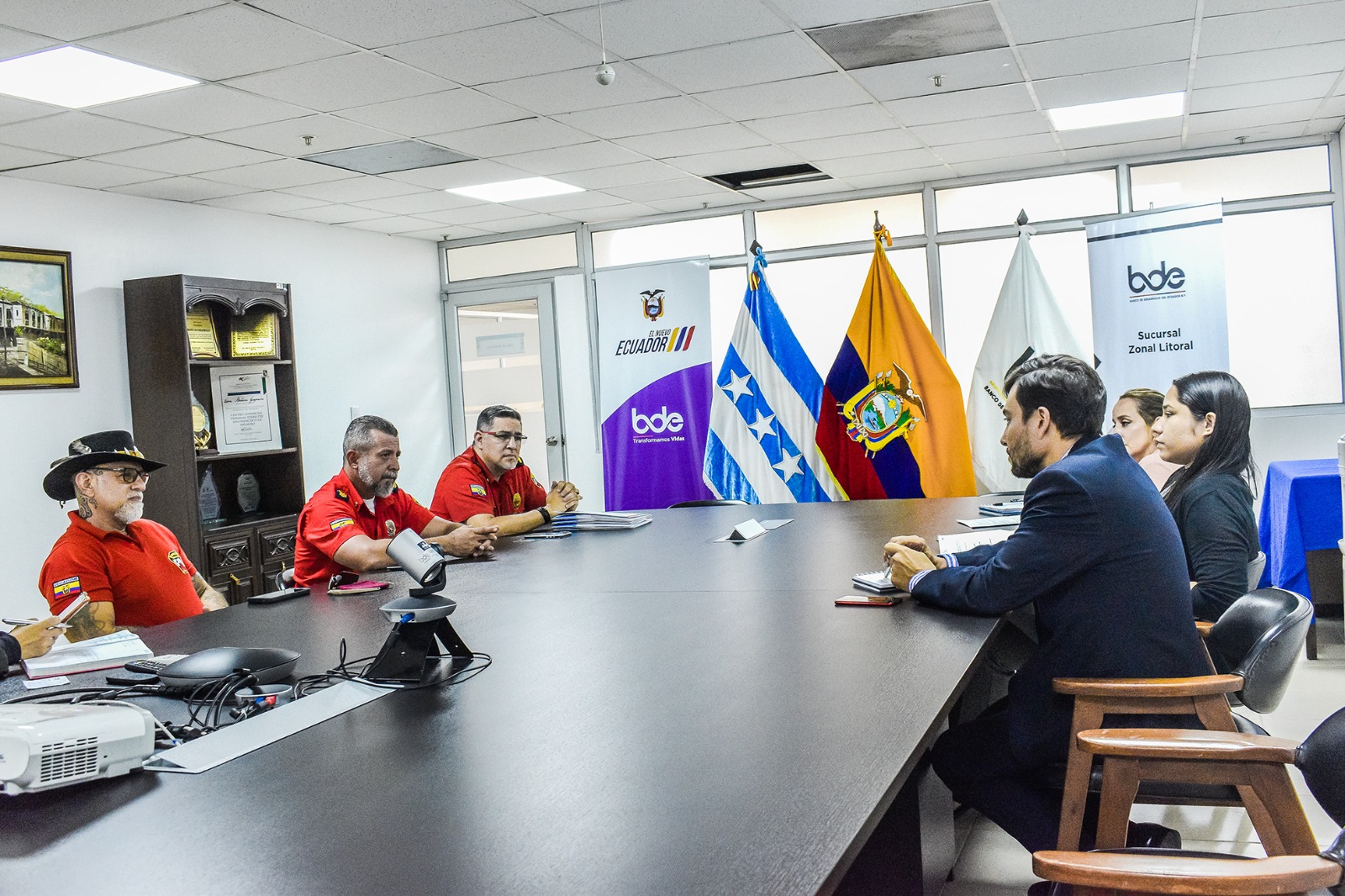 SE MANTUVO REUNIÓN DE TRABAJO CON FUNCIONARIOS DEL BANCO DE DESARROLLO ...