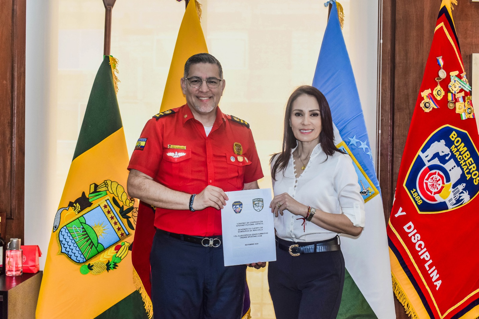 Por segundo año consecutivo se lleva a efecto la firma del Convenio de Cooperación Interinstitucional entre el Benemérito Cuerpo de Bomberos de Machala y el Club Especializado Formativo Orense Sporting Club. A través de la rúbrica de sus representantes legales Crnl. (B). Ing. Javier Astudillo Gómez e Ing. Martha Romero Cobos, a partir de hoy se puso en marcha este instrumento jurídico.