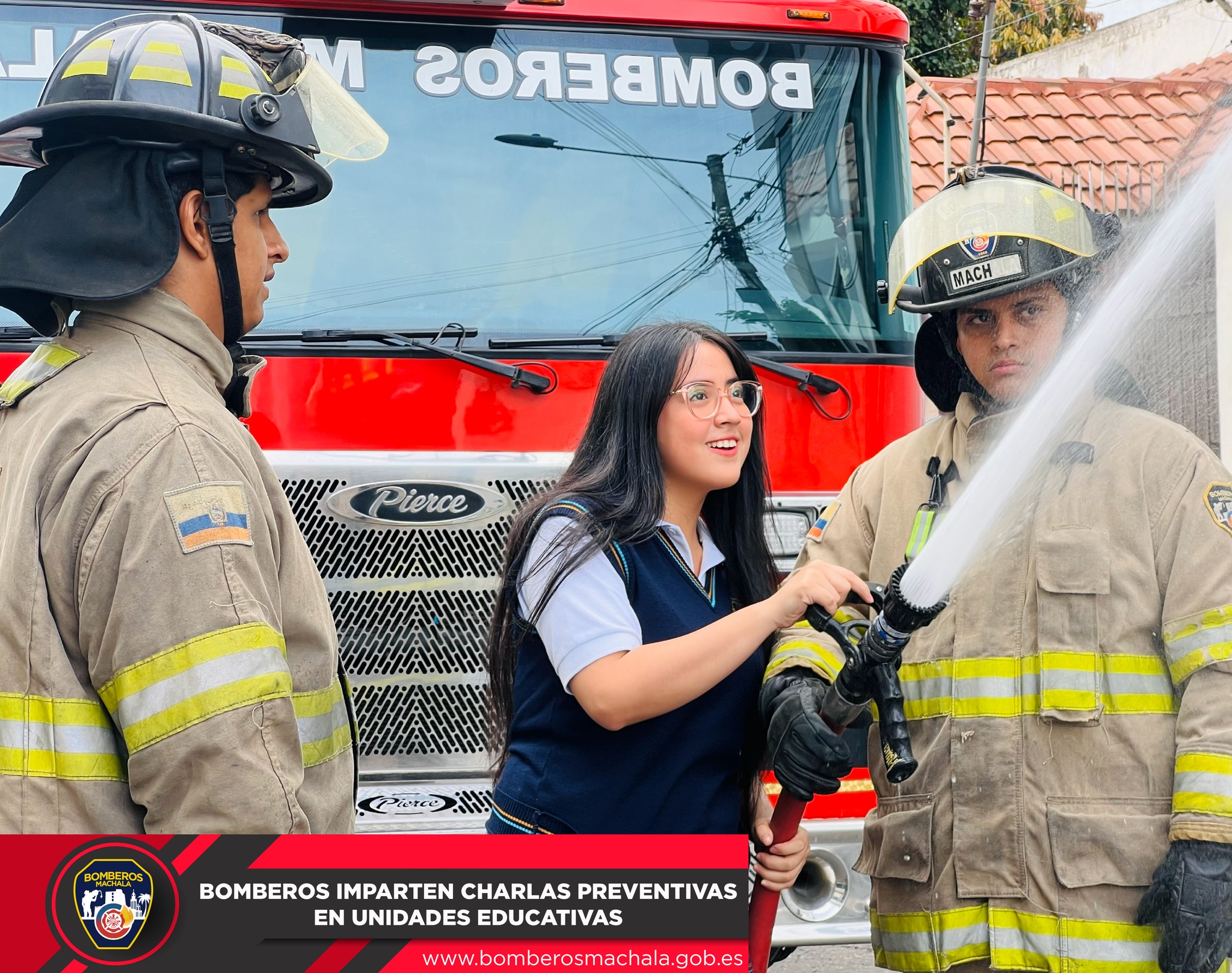 CUERPO DE BOMBEROS DE MACHALA PROMUEVE LA PREVENCIÓN DE INCENDIOS EN LA COMUNIDAD EDUCATIVA